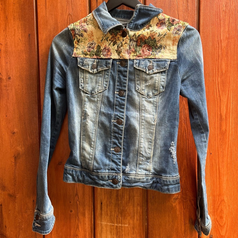 Forever 21| Floral Jean Jacket